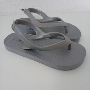 Old Navy Gray Thong Sandals Casual Beachwear